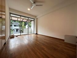 Sixth Avenue (D10), Terrace #524114401